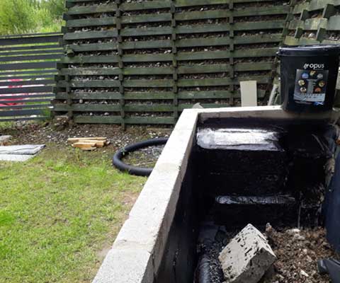 Concrete planter treated with Easyflex RLE to prevent water staining